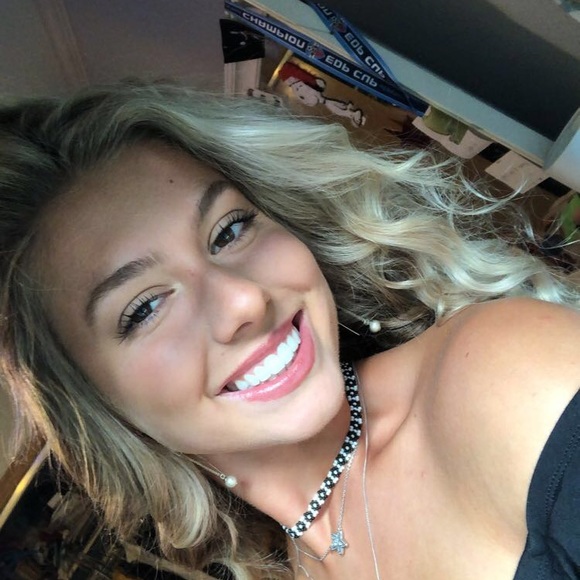 Profile Picture of Carly Cavanaugh (@carlycavanaugh) on Poshmark