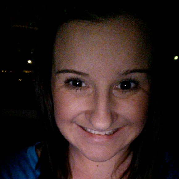 Profile Picture of Amber Acree (@ambera2006) on Poshmark