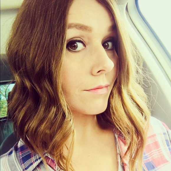 Profile Picture of Nicole Hietikko (@hietikkon) on Poshmark