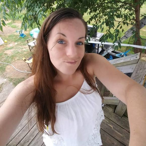 Amanda Stollenwerk - Poshmark Profile Picture of Amanda Stollenwerk (@mandadawn21590) on Poshmark