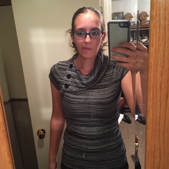 Profile Picture of Amanda Peeples (@mandalnn) on Poshmark