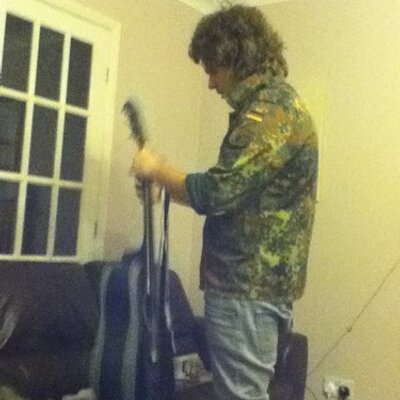 Profile Picture of Richard Heasman (@InkBasedStrum) on Twitter