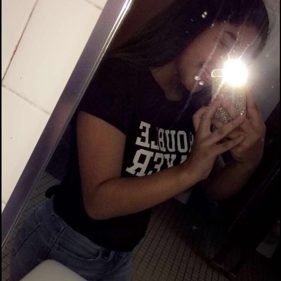 Profile Picture of Arely Arely (@arelyyyyyyy) on Poshmark