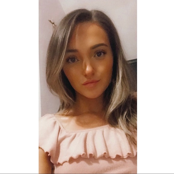 Profile Picture of Brianna Holser (@bholser4) on Poshmark