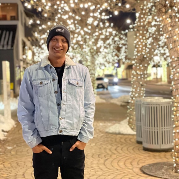 Profile Picture of Shawn Frasier (@frasier003) on Poshmark