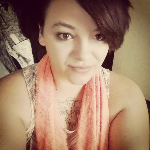 Profile Picture of Danielle Case (@capncuppiecake) on Poshmark