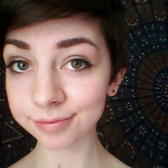 Profile Picture of Serena Miller (@smillz555) on Poshmark