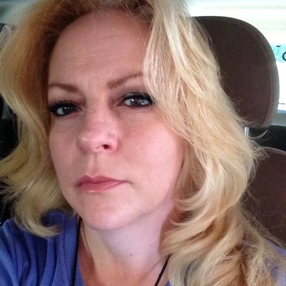 Profile Picture of Lori Mackey (@mrsmedic) on Poshmark