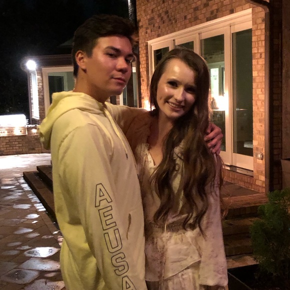 Profile Picture of Julia Whalen (@juliamariew95) on Poshmark