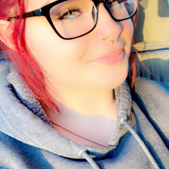 Profile Picture of Kendra Webb (@webbkendra2007) on Poshmark