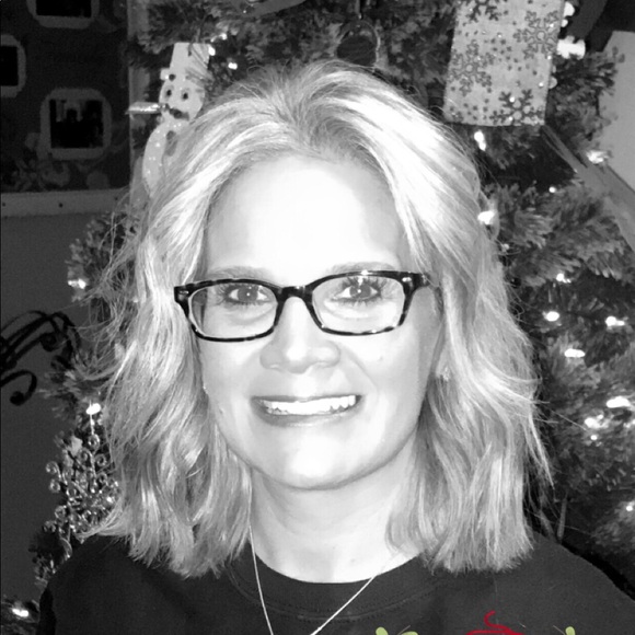 Profile Picture of Darla Galyon (@darlagalyon) on Poshmark