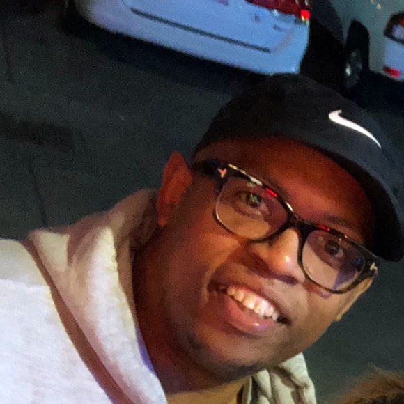 Profile Picture of Ronald Levi (@ron4526) on Poshmark