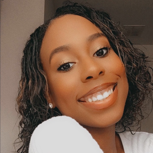 Profile Picture of Cierra Graham (@cierragraham23) on Poshmark