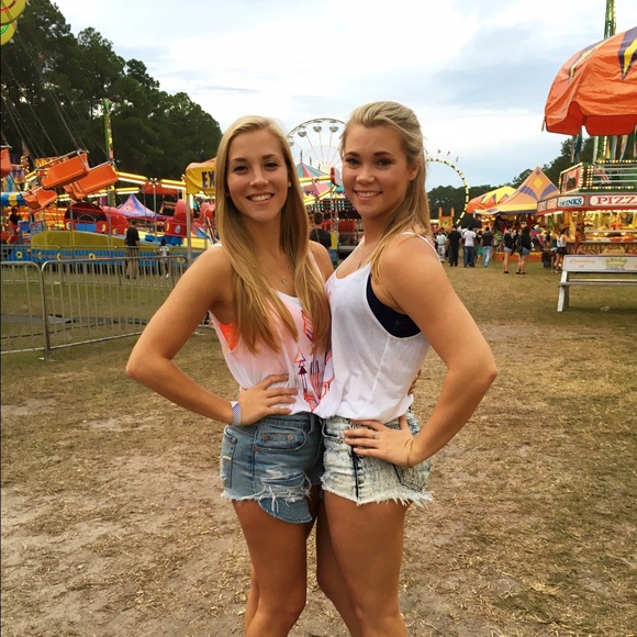 Profile Picture of Carolyn Cooley (@carolyn_rene) on Poshmark