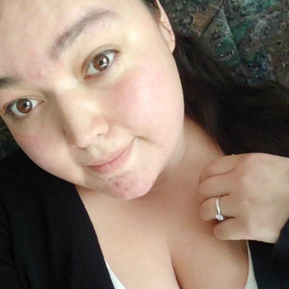 Profile Picture of Sarah Neasloss (@sarah_neasloss) on Poshmark