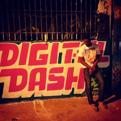 Profile Picture of Larry V  💜 💛 (@trytheV3AL) on Twitter