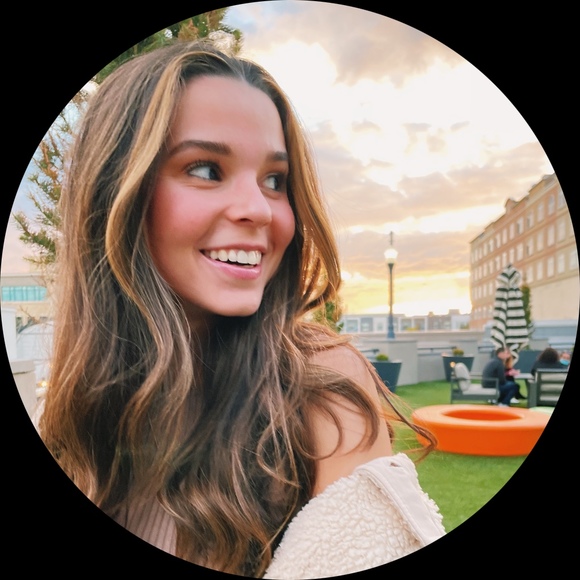 Profile Picture of Dana Sobolewski (@danasobolewski) on Poshmark