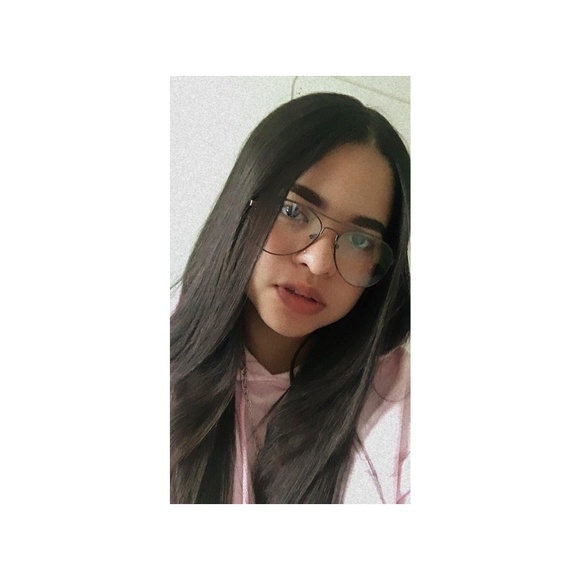 Profile Picture of Karleanys Zambrano (@karlys506) on Poshmark