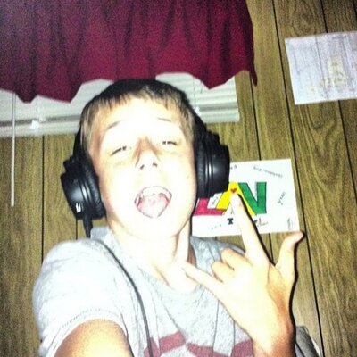 Profile Picture of Ian Strauss (@cR00kEd_x_H3X) on Twitter