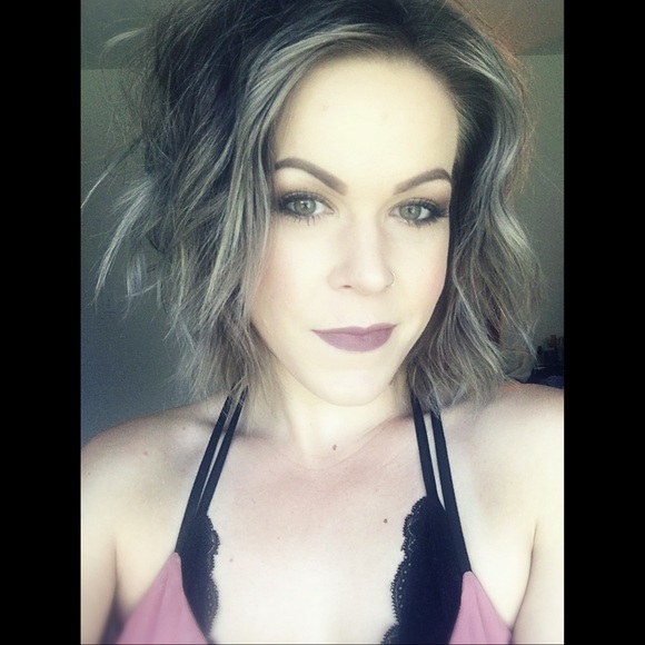 Profile Picture of Alana Giesy (@acgiesy) on Poshmark