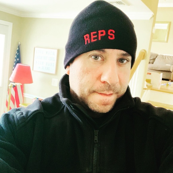 Profile Picture of Martin Gray (@martingray14) on Poshmark
