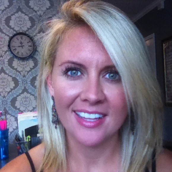 Profile Picture of Renee Burkhalter (@burkhalter_r) on Poshmark