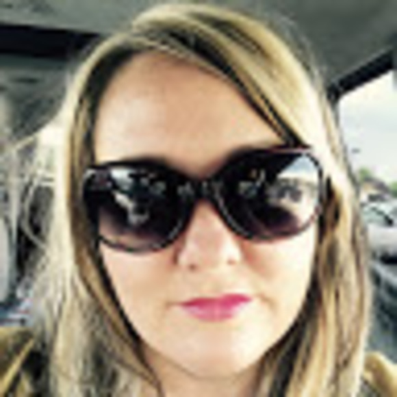 Profile Picture of Michelle Giese (@m_holocker) on Poshmark