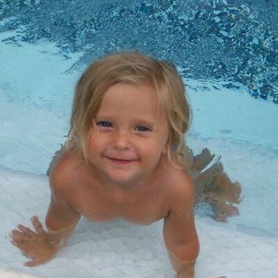 Profile Picture of Stacey Hackett (@twilightmom_4) on Twitter
