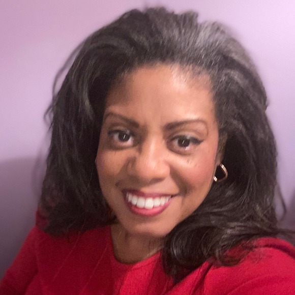 Profile Picture of Lisa Settles (@l_settles) on Poshmark