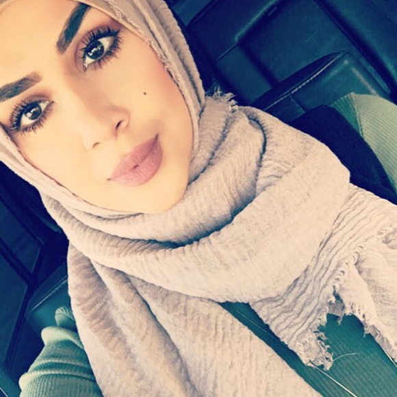 Profile Picture of Aliaa Almusawi (@alia31390) on Poshmark