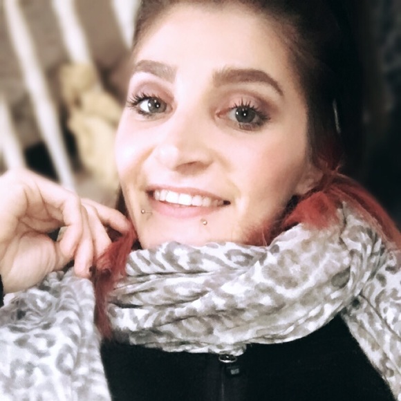 Profile Picture of Crystal Greenwald (@greenwald94) on Poshmark