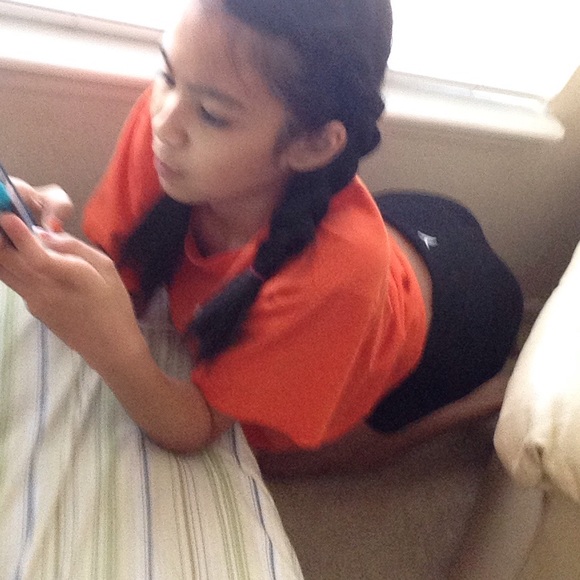 Profile Picture of Val Yatco (@yatcoyup) on Poshmark