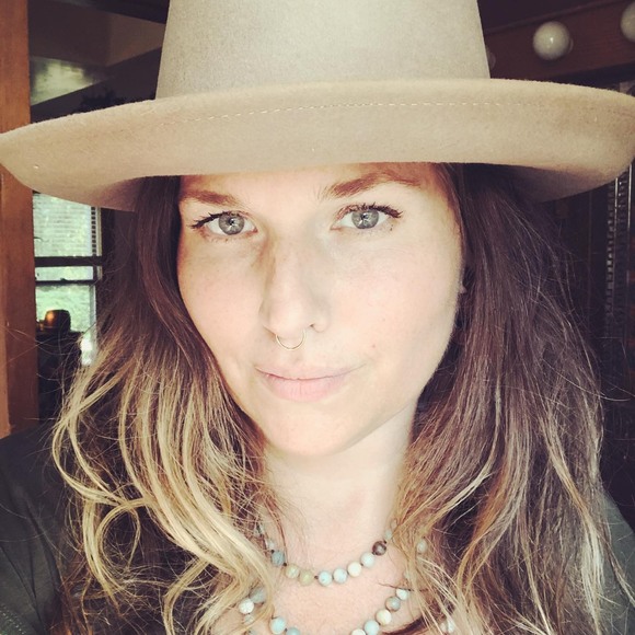 Profile Picture of Shelli Mullins (@shelli512) on Poshmark