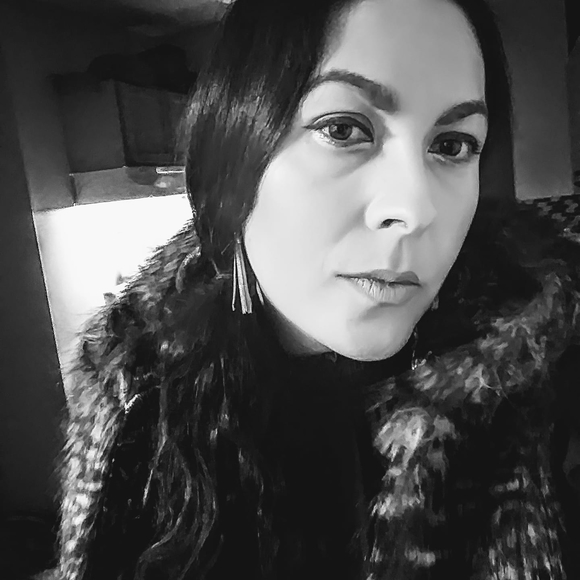 Profile Picture of Lorena Mena (@lmena2552) on Poshmark