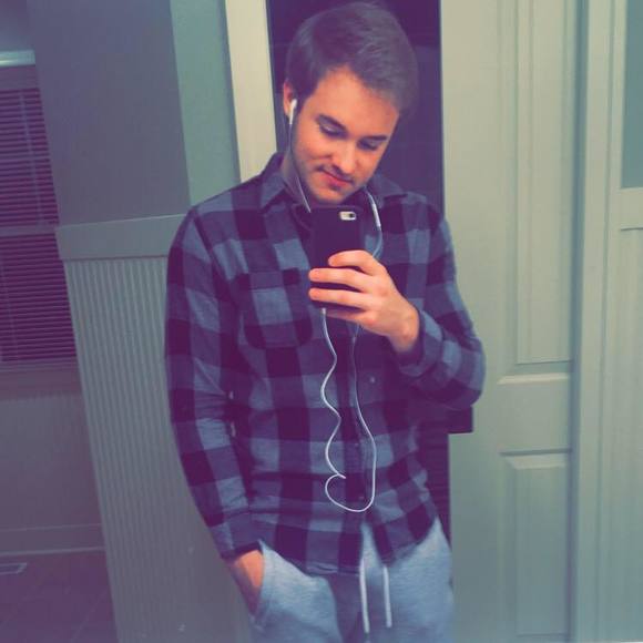 Profile Picture of Mitch Harris (@mwhrrs7) on Poshmark