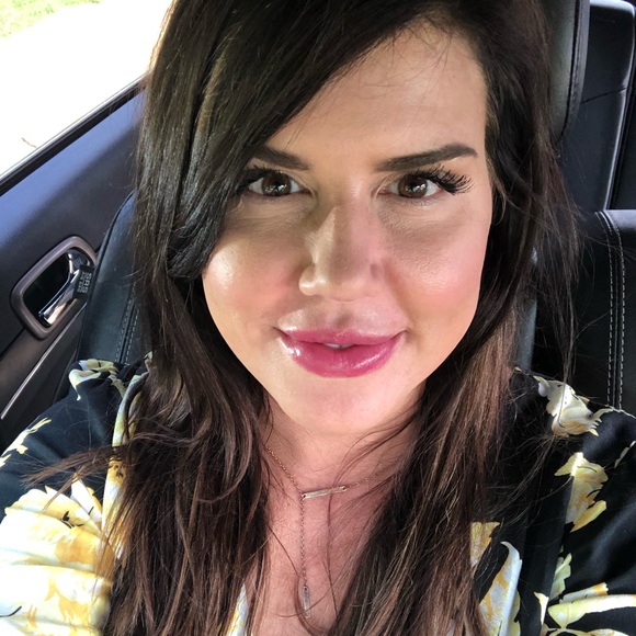 Amy Kuster - Poshmark Profile Picture of Amy Kuster (@amyjk01) on Poshmark