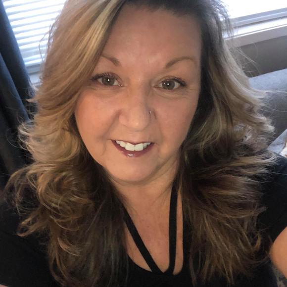 Profile Picture of Cindy Siebert (@cindyiwantitall) on Poshmark