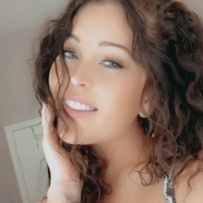 Profile Picture of Marissa Lee (@marissamae11) on Twitter