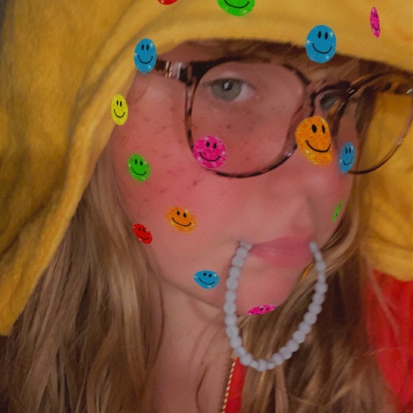 Profile Picture of Ali Maliszewski (@alimaliszewski) on Poshmark