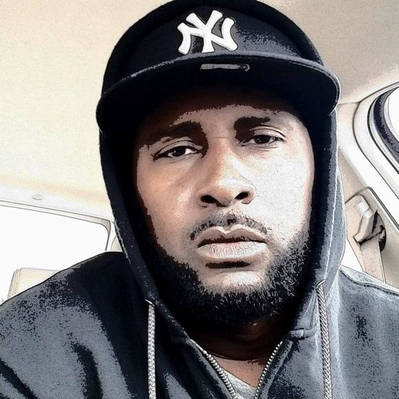 Profile Picture of Daniel Harris (@danielharris468) on Poshmark