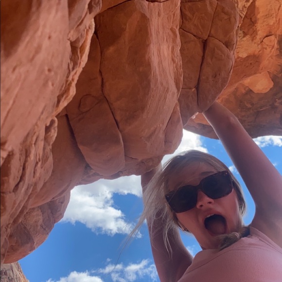 Profile Picture of Johanna Mears (@johannaleemears) on Poshmark