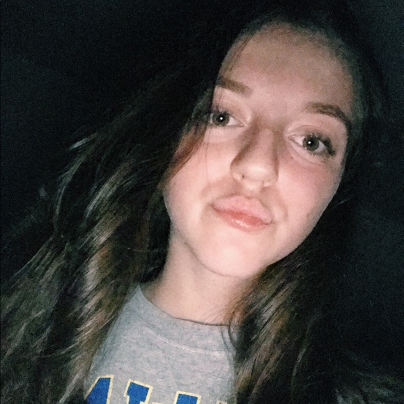 Profile Picture of Natalee Mixter (@nataleemixter) on Poshmark