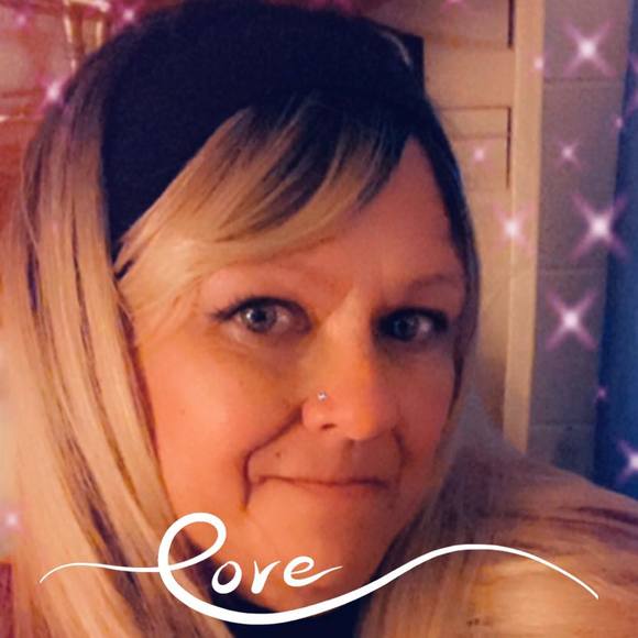 Profile Picture of Tara Case (@case43) on Poshmark