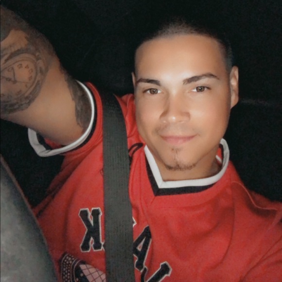 Profile Picture of Luis Guzman (@ricanpapi24) on Poshmark