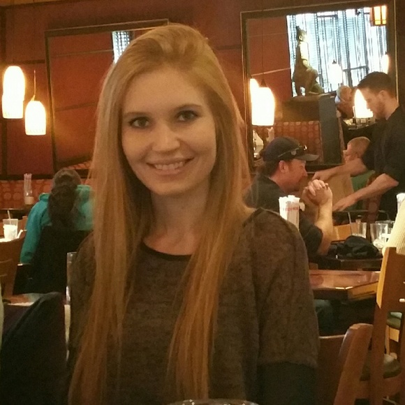 Profile Picture of Victoria Oleynik (@victoriaoleynik) on Poshmark