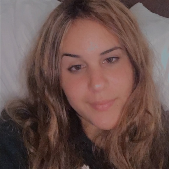 Profile Picture of Lorena Trujilll (@lorenatrujilll) on Poshmark