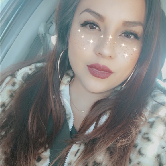 Profile Picture of Cristal Ramirez (@cristalramir716) on Poshmark
