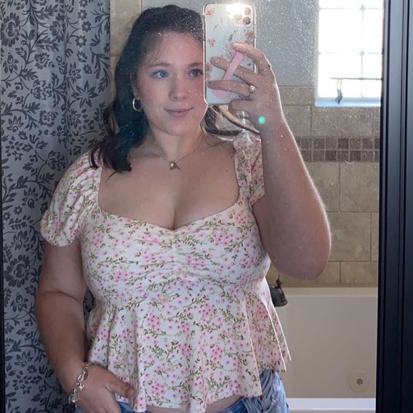 Profile Picture of Ashlyn Mcgee (@mc_ashlyn) on Poshmark