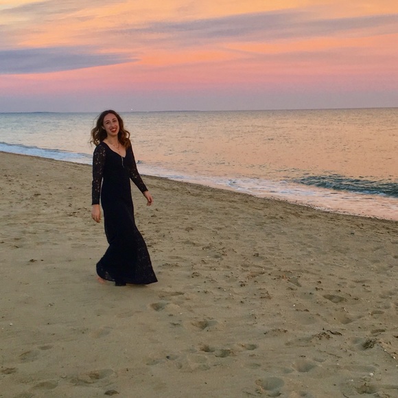 Profile Picture of Rachel Zelcer (@rachzelcer) on Poshmark