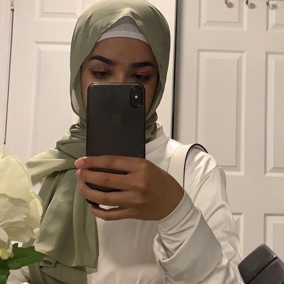 Profile Picture of Mariam Rafiq (@mari9170) on Poshmark